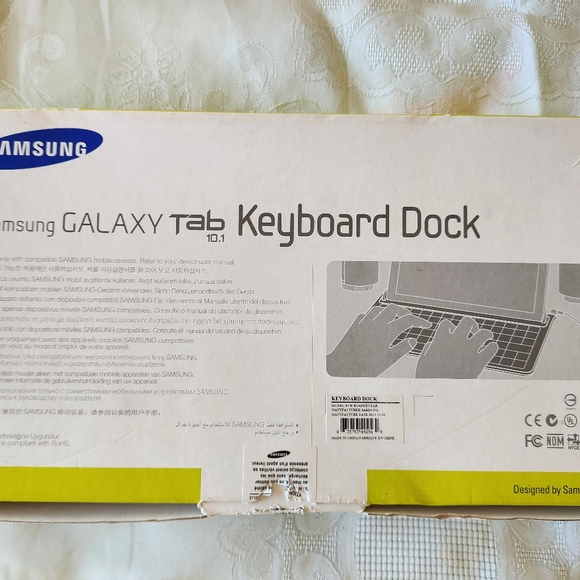 Samsung Galaxy Tab 10.1 Keyboard Dock w/ Bonus Connection Kit/Card Reader - Picture 5 of 9